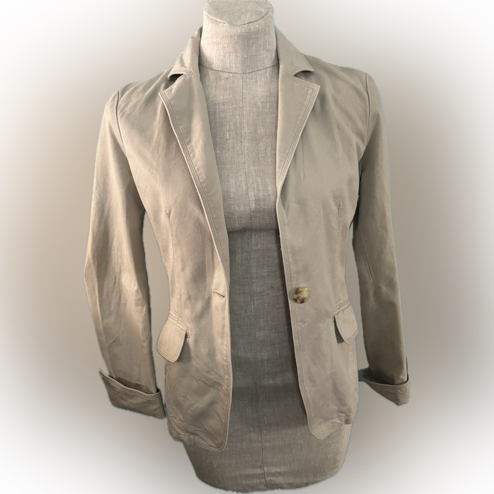 Tan Tailored Blazer with Notched Lapels for Smart Casual Wear